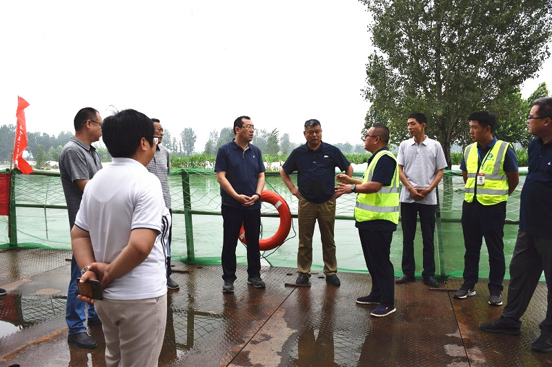 省交發(fā)集團(tuán)呂小武副總檢查陽(yáng)新項(xiàng)目防汛情況2021.07.28.jpg