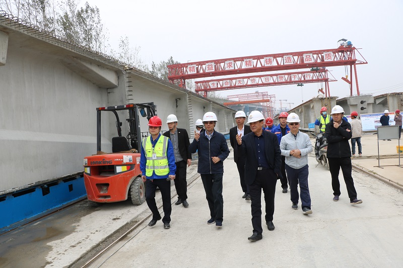 綠地大基建集團領導葉華成一行到陽新高速黃河特大橋工程進行重點項目調研1.jpg