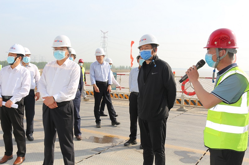 濮陽市人大代表視察調(diào)研黃河特大橋工程推進(jìn)情況2022.04.11.jpg
