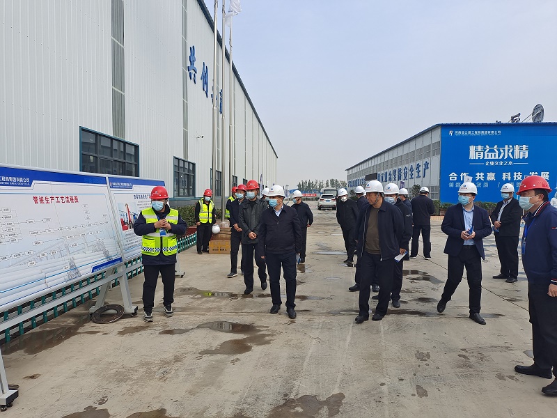 1666948051767.jpg 滑縣縣委書記陳忠到安羅高速管樁廠調(diào)研指導.jpg